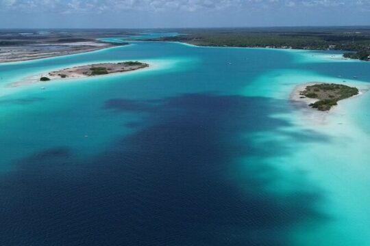 Pontoon Tour of Bacalar Lagoon with Swimming Stops