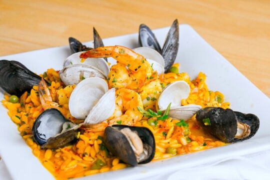 Paella Cooking Class in Madrid With Wine Pairings