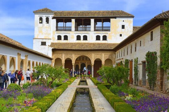 Alhambra, Generalife and Nasrid Palaces Guided Tour