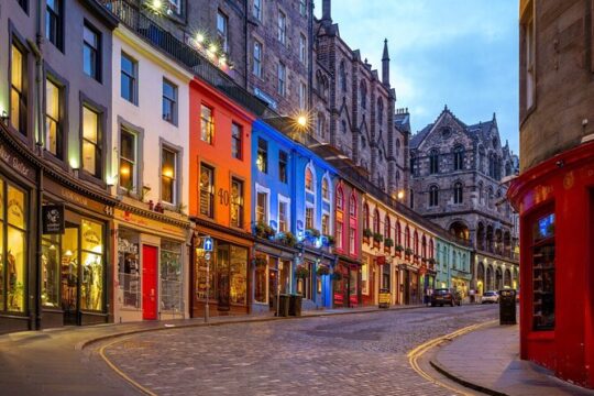 Edinburgh By Night Private Illuminated City Tour