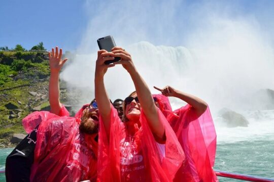 Niagara Falls Walking Tour with Boat Cruise Eco Experience