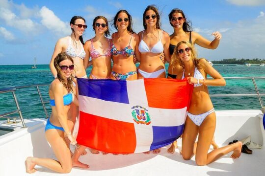 All-Inclusive Catamaran Cruise: Snorkel, Drinks & Natural Pool